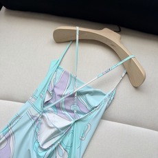 Orchidee连衣裙✨来自Passepartout系列,以其充满活力、绚丽多彩的印花和奢华的时尚设计而 Orchidee连衣裙✨来自Passepartout系列,以其充满活力、绚丽多彩的印花和奢华的时尚设计而