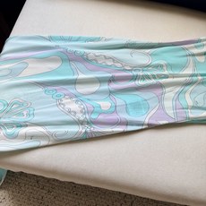 肩带真丝连衣裙✨100%真丝绉绸材质、V领 直套头款,优雅地衬托出身材,采用前所未有的Marmo和Orc 肩带真丝连衣裙✨100%真丝绉绸材质、V领 直套头款,优雅地衬托出身材,采用前所未有的Marmo和Orc