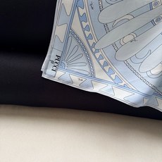 Angoli印花斗篷罩衫✨100%重磅斜纹绸真丝面料,一件结构流畅、以Angoli图案印花,整体兼具地中 Angoli印花斗篷罩衫✨100%重磅斜纹绸真丝面料,一件结构流畅、以Angoli图案印花,整体兼具地中