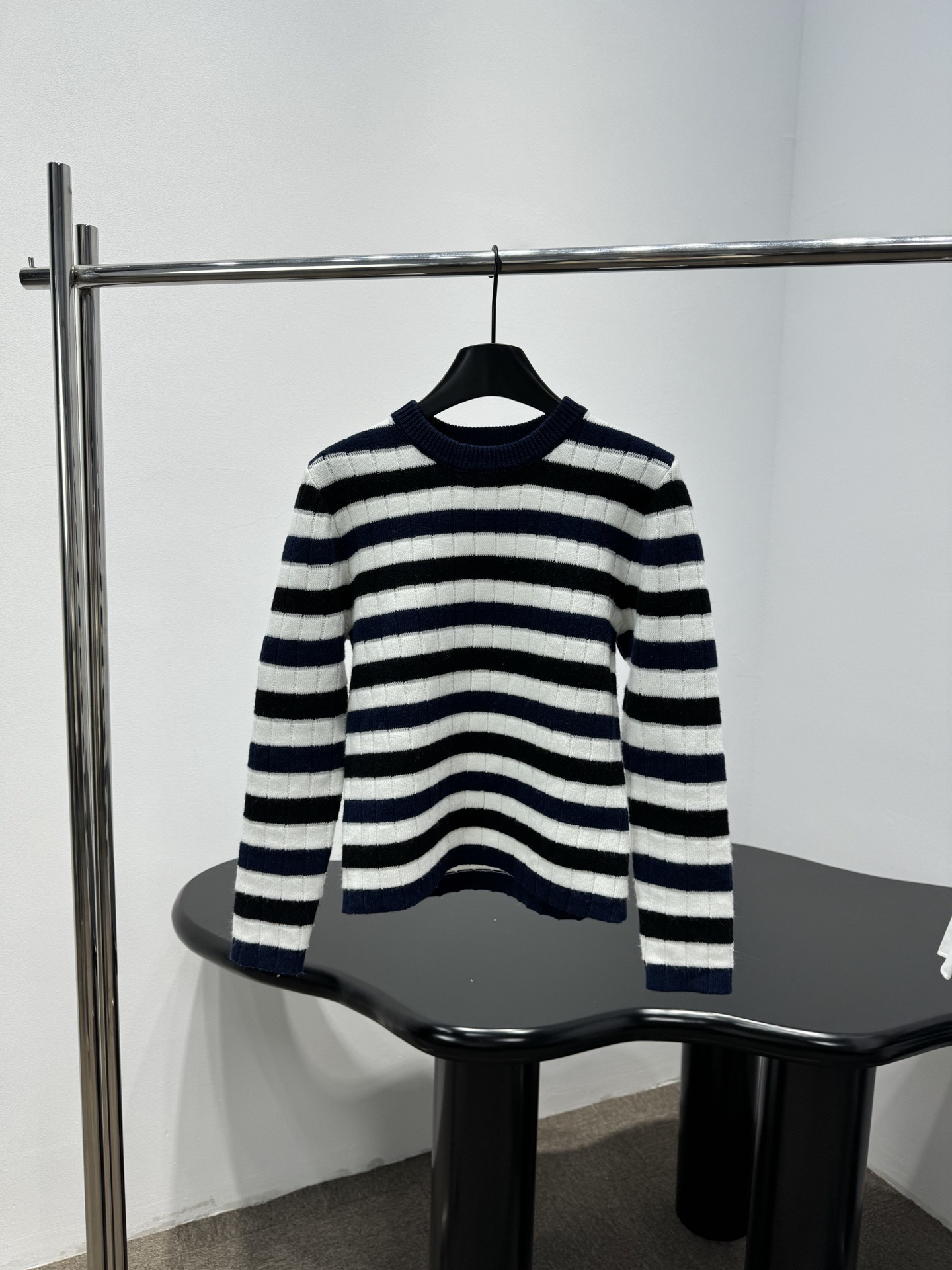 NO:735681,Chanel 2026 spring black and white striped knitted sweater, this black and white striped knitted sweater has a classic wide stripe design, simple retro style, round neck + loose fit, comfortable and versatile, the knitted fabric is soft and delicate, and very comfortable to wear close to the body. It is suitable to wear alone in early autumn or as an inner layer in late autumn. The striped element makes you slim and tall. When paired with jeans or wide-leg pants, it can easily create a lazy and casual atmosphere. It can be easily used for daily commuting and leisure occasions. It is a must-have and practical wardrobe item!  Code numberSML,,chanel,jeans,sweaters,19860909Chanel2026春款黑白条纹针织毛衣,这款黑白条纹针织毛衣,经典宽条纹设计,简约复古风格,圆领+宽松版型,舒适又百搭,针织面料柔软细腻,贴身穿也很舒服,初秋单穿或深秋内搭都很合适,条纹元素显瘦又显高,搭配牛仔裤或阔腿裤,轻松打造慵懒随性氛围感,日常通勤、休闲场合都能轻松驾驭,是衣橱必备实用单品！码数SML,,chanel,jeans,sweaters,,Women's clothing