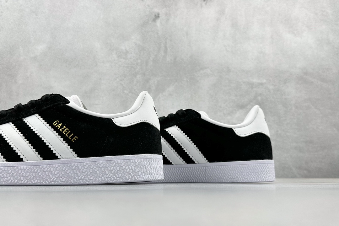 140 YH adidas originals Gazelle 熊猫  BB5476