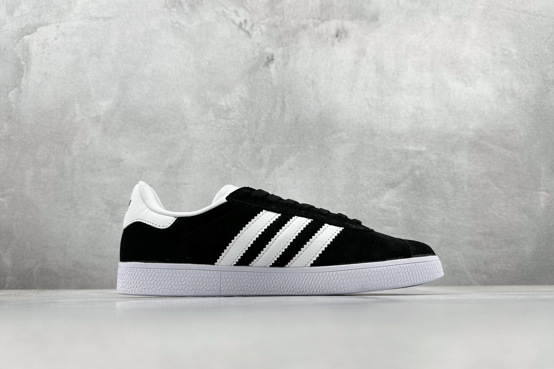 140 YH adidas originals Gazelle 熊猫  BB5476