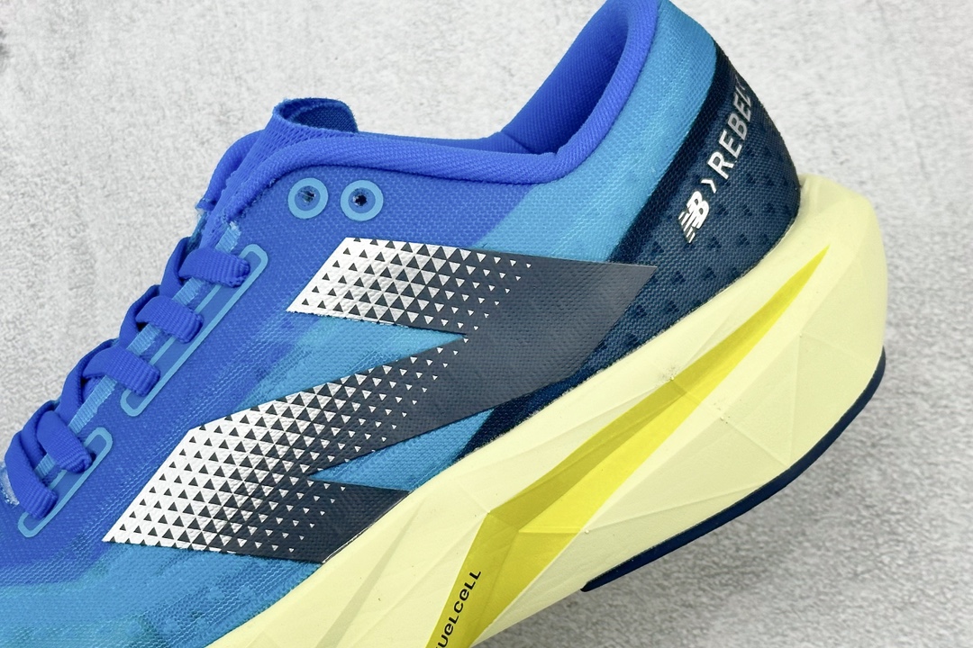 190 NB新百伦New Balance FuelCell SuperComp Trainer V2 慢跑鞋“网纱宝蓝黄渐变”MRCXBE4