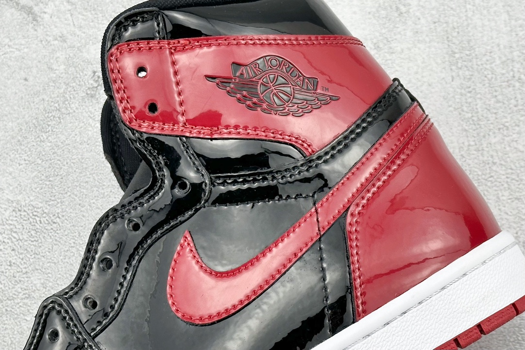 B Air Jordan AJ1 High Retro Black and Red No-Wear Paint High-Top Basketball Shoes 555088-063