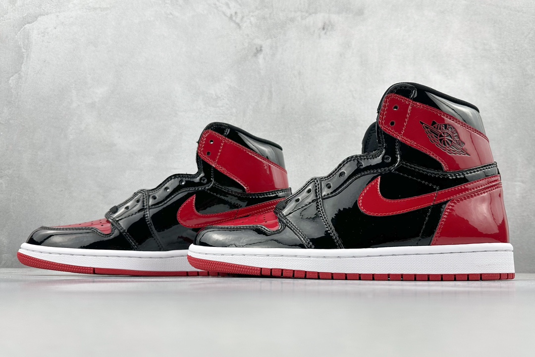 B Air Jordan AJ1 High Retro Black and Red No-Wear Paint High-Top Basketball Shoes 555088-063