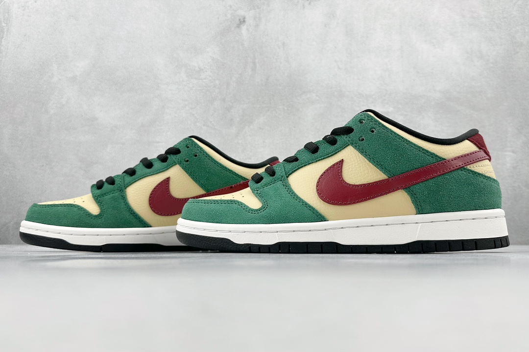 JH NIKE DUNK SB LOW Las Vegas Dunk SB as the name suggests 304292-700