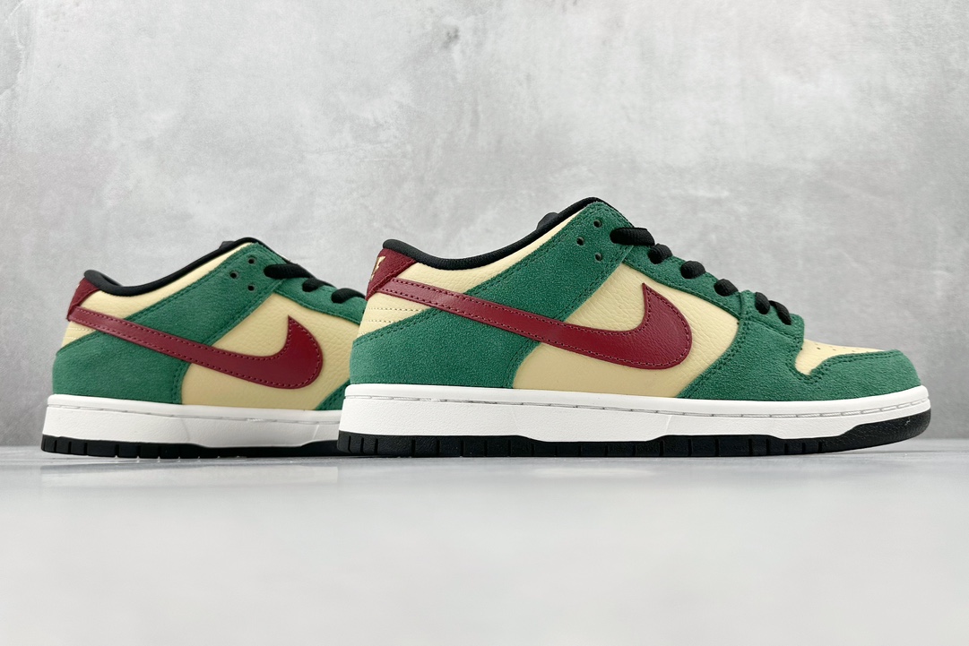 JH NIKE DUNK SB LOW Las Vegas Dunk SB as the name suggests 304292-700