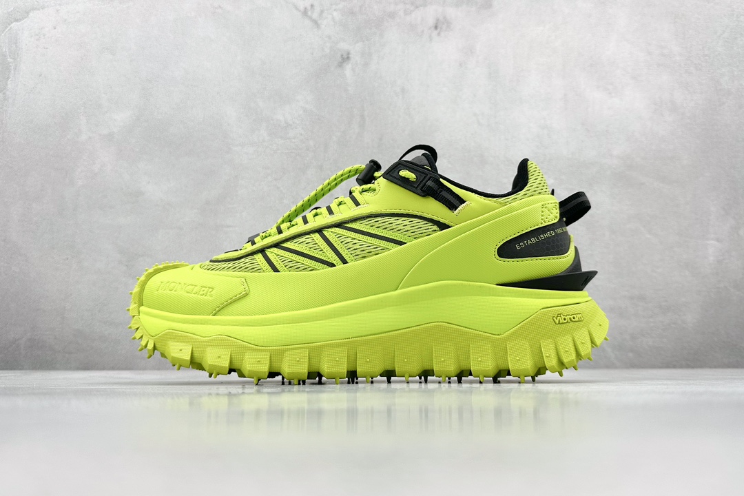 NO:272899,Terminal store OK Moncler Trailgrip Gore-Tex Cross-country Travel Series Low-top Thick Sole Lightweight Outdoor Mountaineering Sports Shoes Mengkele MONCLER TRAILGRIP Shoes New Season Series Avant-garde design collision and practical technology, light fabrics are not afraid of hot summer, Trailgrip sneakers are unveiled as a new autumn and winter work of Mengkele Moncler, integrating the brand mountain genes and using cutting-edge technology to conquer complex terrain in the wild. The eye-catching tread design is paired with curved rubber toe to ensure durability and provide efficient protection for mountain adventure and urban excursion. The Trailgrip 1893 Spring and Summer Series will launch a new color scheme based on the existing practicality and use lighter materials. Size 35-46  Code RO5161, Moncler, Moncler, Sneakers19860909终端放店 OK Moncler Trailgrip Gore-Tex 蒙口越野旅行系列低帮厚底轻量户外登山运动鞋 盟可睐MONCLER TRAILGRIP鞋履新季系列 前卫设计碰撞实用科技,轻盈面料无惧炎热夏季,Trailgrip运动鞋作为盟可睐Moncler的秋冬新作横空出世,融蕴品牌山地基因,运用科技前沿技术,征服野外复杂地形.醒目的胎纹设计搭配弧形橡胶鞋头,确保经久耐穿,为山野探险与都市畅游提供高效防护.Trailgrip 1893春夏系列将在既有的实用性基础之上,推出全新配色,并采用更轻材质. 尺码35-46 编码RO5161,,Moncler,Moncler,sneakers,Men's shoes