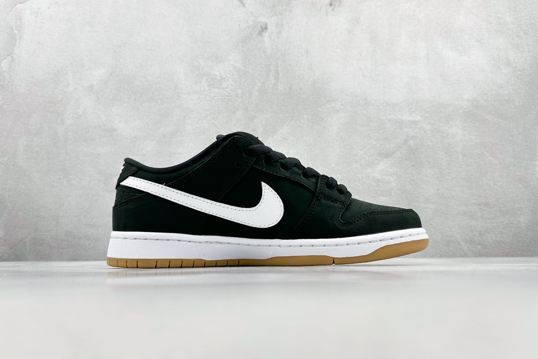 A NIKE SB Dunk Low Black and White Rubber CD2563-001