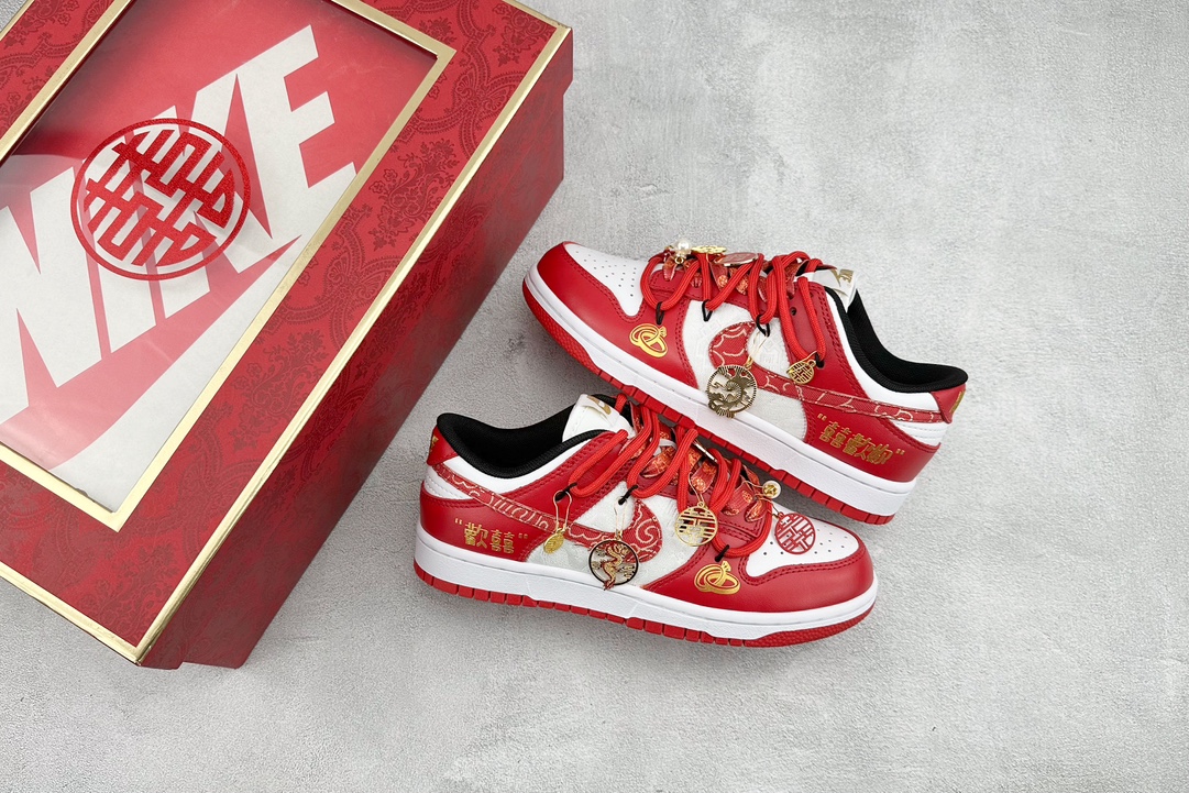  
 双盒 Nk Dunk Low 囍欢你 大红刺绣 龙凤呈祥 喜 挂饰 SB绑带低帮休闲婚鞋 FD97