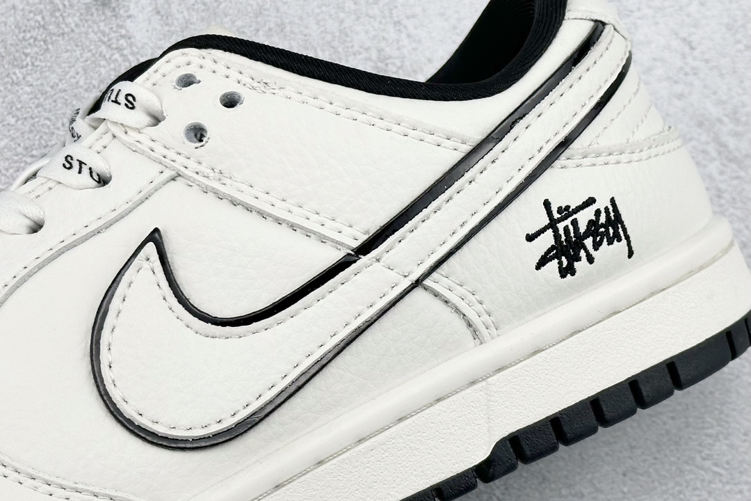 Nike SB Dunk Low x Stussy White and Black JH5812-910