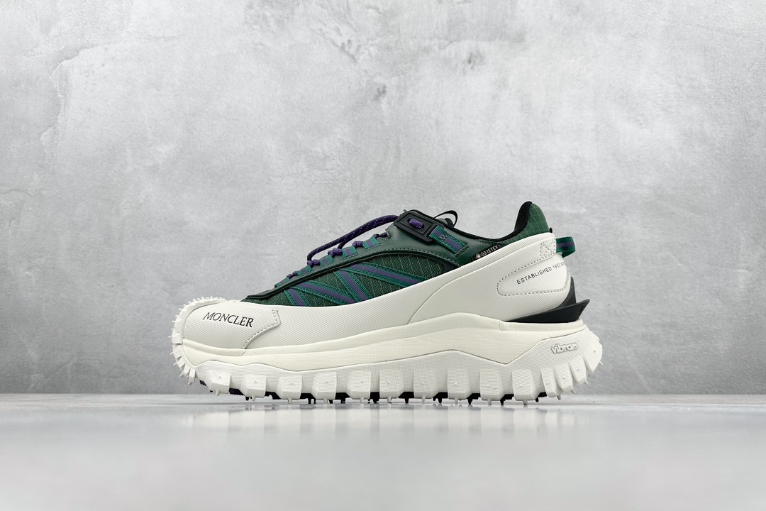 NO:272914,Terminal store OK Moncler Trailgrip Gore-Tex Cross-country Travel Series Low-top Thick Sole Lightweight Outdoor Mountaineering Sports Shoes Mengkele MONCLER TRAILGRIP Shoes New Season Series Avant-garde design collision and practical technology, light fabrics are not afraid of hot summer, Trailgrip sneakers are unveiled as a new autumn and winter work of Mengkele Moncler, integrating the brand mountain genes and using cutting-edge technology to conquer complex terrain in the wild. The eye-catching tread design is paired with curved rubber toe to ensure durability and provide efficient protection for mountain adventure and urban excursion. The Trailgrip 1893 Spring and Summer Series will launch a new color scheme based on the existing practicality and use lighter materials. Size 35-46  Code RO5161, Moncler, Moncler, Sneakers19860909终端放店 OK Moncler Trailgrip Gore-Tex 蒙口越野旅行系列低帮厚底轻量户外登山运动鞋 盟可睐MONCLER TRAILGRIP鞋履新季系列 前卫设计碰撞实用科技,轻盈面料无惧炎热夏季,Trailgrip运动鞋作为盟可睐Moncler的秋冬新作横空出世,融蕴品牌山地基因,运用科技前沿技术,征服野外复杂地形.醒目的胎纹设计搭配弧形橡胶鞋头,确保经久耐穿,为山野探险与都市畅游提供高效防护.Trailgrip 1893春夏系列将在既有的实用性基础之上,推出全新配色,并采用更轻材质. 尺码35-46 编码RO5161,,Moncler,Moncler,sneakers,Men's shoes