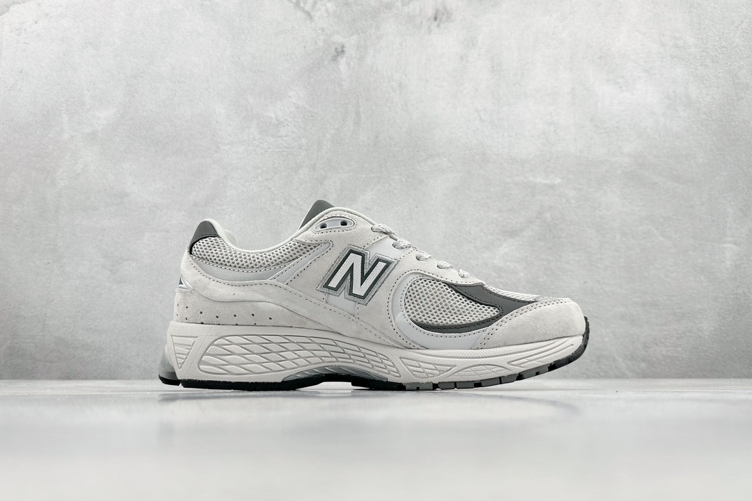 180 NewBalance2002R ML2002RO