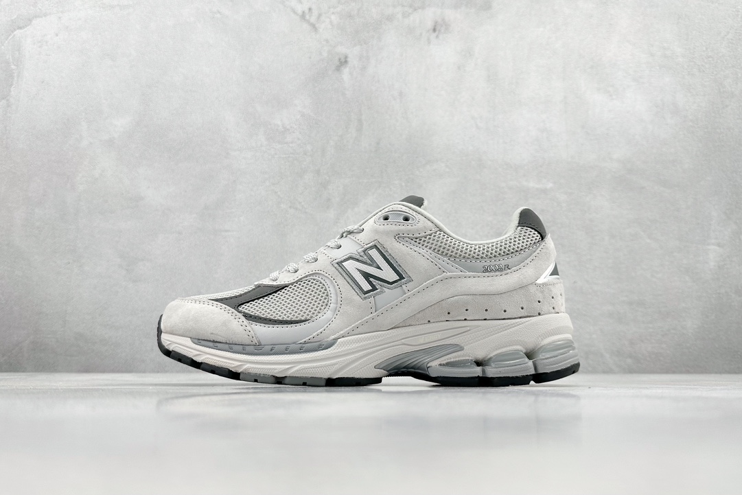 180 NewBalance2002R ML2002RO