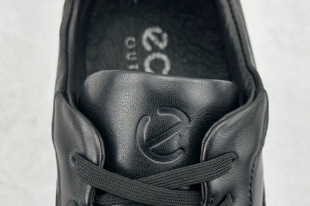 Ecco running shoes are versatile and comfortable. New thick-soled casual sports shoes for men in autumn and winter