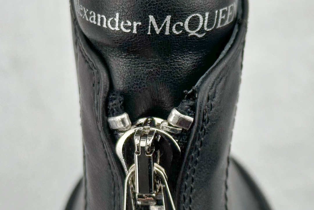 Pure original McQuuen McQueen Martin boots