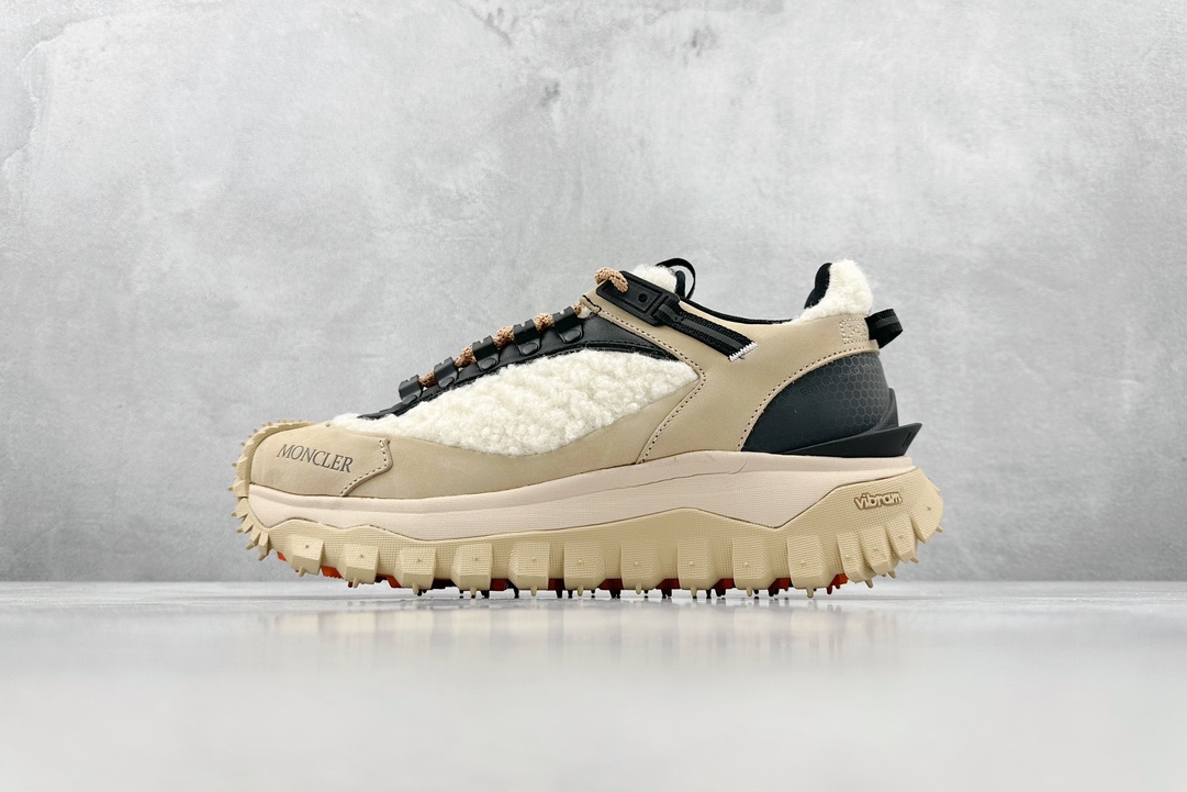 NO:272911,Terminal store OK Moncler Trailgrip Gore-Tex Cross-country Travel Series Low-top Thick Sole Lightweight Outdoor Mountaineering Sports Shoes Mengkele MONCLER TRAILGRIP Shoes New Season Series Avant-garde design collision and practical technology, light fabrics are not afraid of hot summer, Trailgrip sneakers are unveiled as a new autumn and winter work of Mengkele Moncler, integrating the brand mountain genes and using cutting-edge technology to conquer complex terrain in the wild. The eye-catching tread design is paired with curved rubber toe to ensure durability and provide efficient protection for mountain adventure and urban excursion. The 1923 Spring and Summer Series will launch a new color scheme based on existing practicality and use lighter materials. Size 35-46  Code RO5161, Moncler, Moncler, Sneakers19860909终端放店 OK Moncler Trailgrip Gore-Tex 蒙口越野旅行系列低帮厚底轻量户外登山运动鞋 盟可睐MONCLER TRAILGRIP鞋履新季系列 前卫设计碰撞实用科技,轻盈面料无惧炎热夏季,Trailgrip运动鞋作为盟可睐Moncler的秋冬新作横空出世,融蕴品牌山地基因,运用科技前沿技术,征服野外复杂地形.醒目的胎纹设计搭配弧形橡胶鞋头,确保经久耐穿,为山野探险与都市畅游提供高效防护.Trailgrip 1923春夏系列将在既有的实用性基础之上,推出全新配色,并采用更轻材质. 尺码35-46 编码RO5161,,Moncler,Moncler,sneakers,Men's shoes