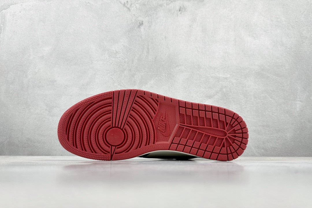 JordanAJ1RetroHighOG黑红脚趾#原鞋原楦头纸板开发确保原汁原味完美呈现一代版型1:1鞋