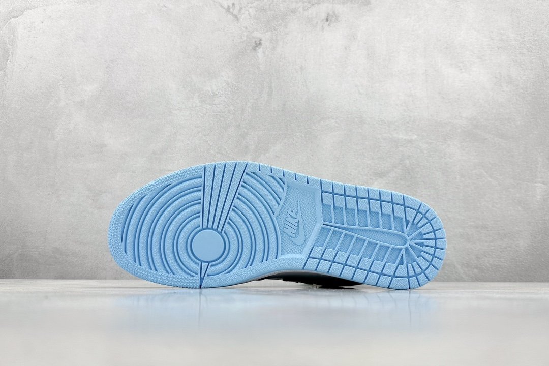 JordanAJ1RetroHighOG北卡蓝#原鞋原楦头纸板开发确保原汁原味完美呈现一代版型1:1鞋头