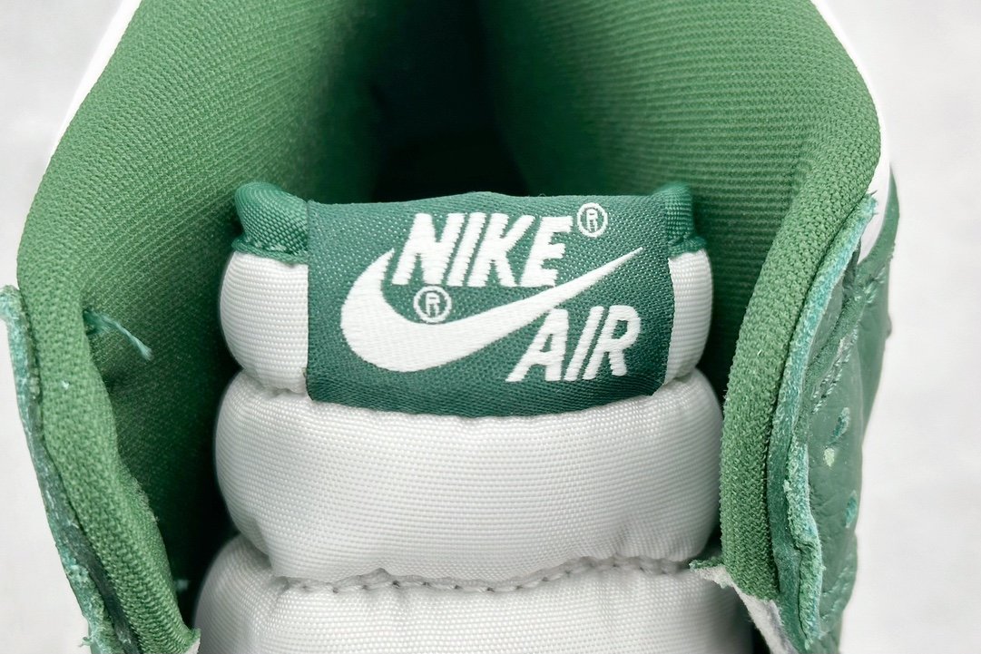 JordanAJ1RetroHighOG白绿#原鞋原楦头纸板开发确保原汁原味完美呈现一代版型1:1鞋头弧