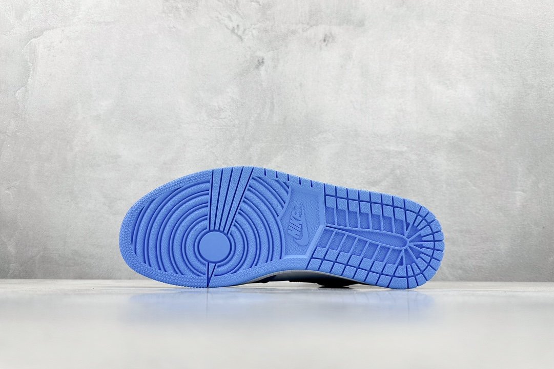 JordanAJ1RetroHighOG大学蓝#原鞋原楦头纸板开发确保原汁原味完美呈现一代版型1:1鞋头