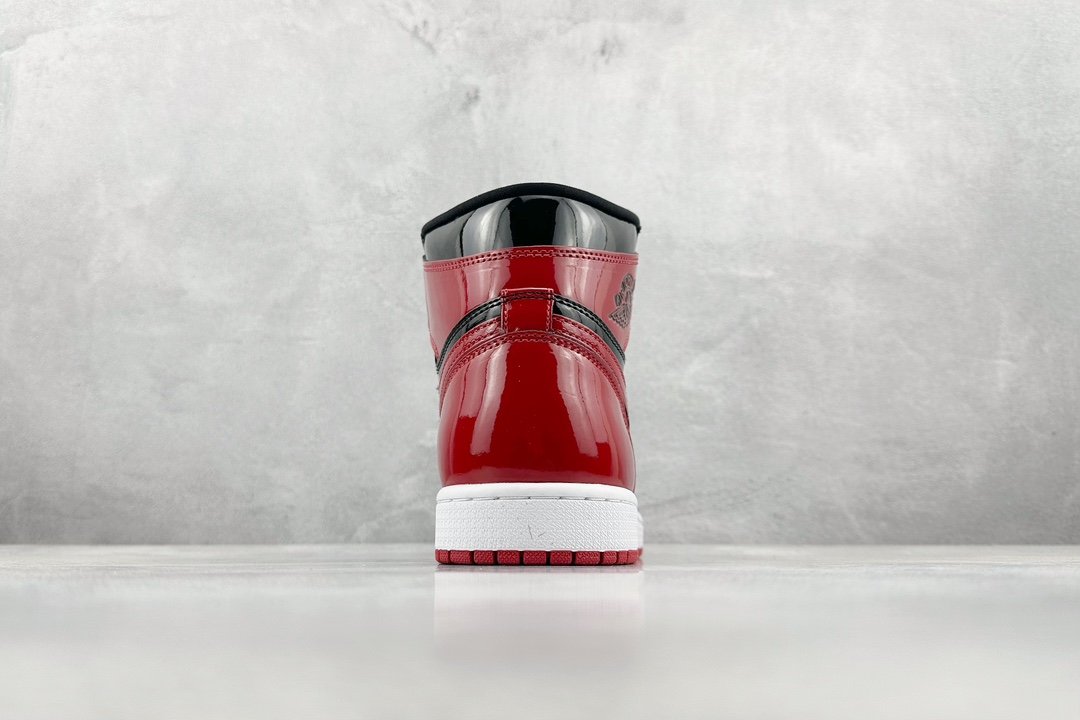 JordanAJ1RetroHighOG漆皮黑红#原鞋原楦头纸板开发确保原汁原味完美呈现一代版型1:1鞋