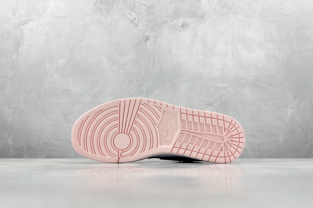 JordanAJ1RetroHighOG兰粉#原鞋原楦头纸板开发确保原汁原味完美呈现一代版型1:1鞋头弧
