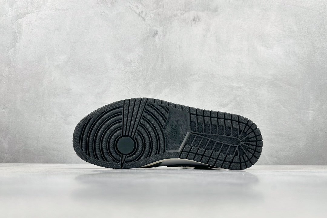 JordanAJ1RetroHighOG灰白#原鞋原楦头纸板开发确保原汁原味完美呈现一代版型1:1鞋头弧