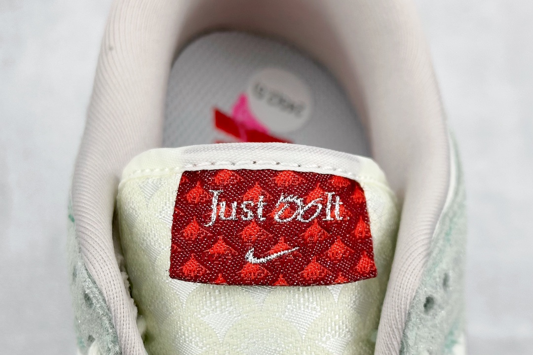 160 NK SB Dunk Low LX"Year of the Dragon"扣篮系列低帮板鞋“龙年青绿米白蓝珠宝” FZ5065-111