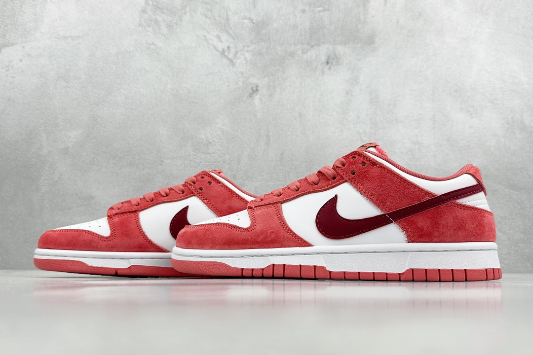 160 NIKE SB Dunk Low 草莓熊 出品 FQ7056-100