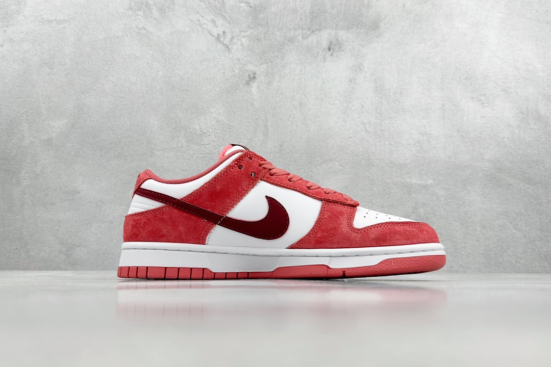 160 NIKE SB Dunk Low 草莓熊 出品 FQ7056-100