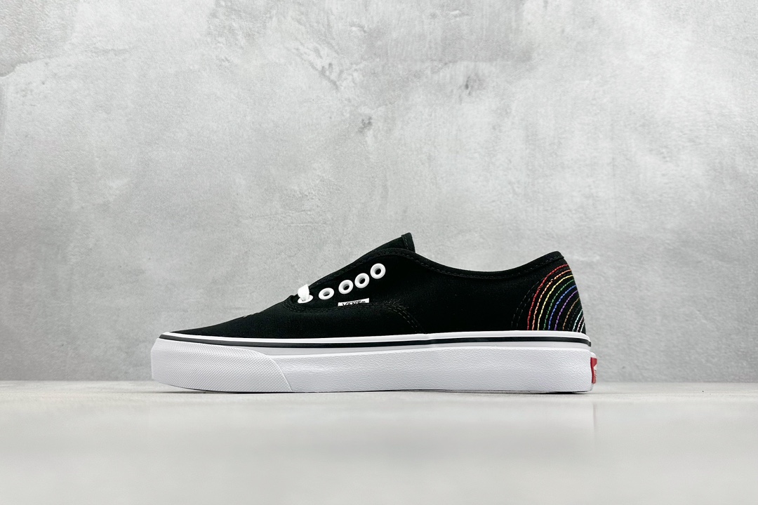 130  Vans Authentic Pride 彩虹系列 万斯低帮休闲板鞋 VN000EE3RNC