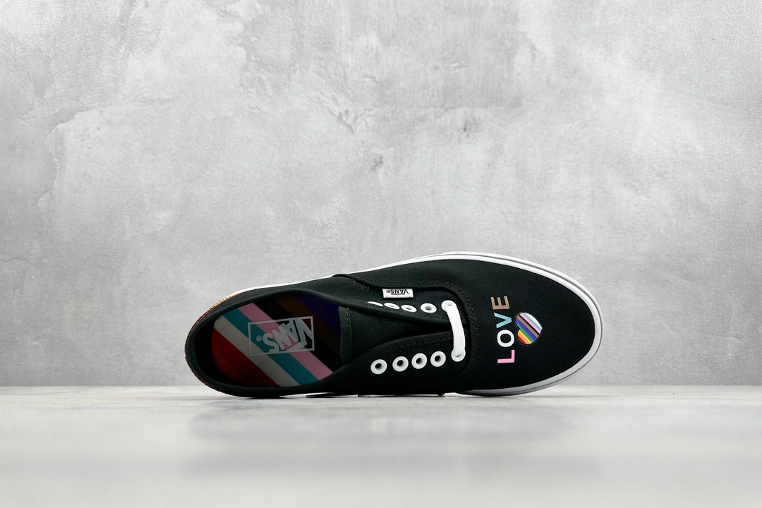 130  Vans Authentic Pride 彩虹系列 万斯低帮休闲板鞋 VN000EE3RNC