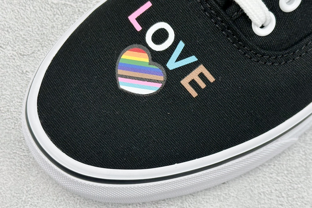 130  Vans Authentic Pride 彩虹系列 万斯低帮休闲板鞋 VN000EE3RNC