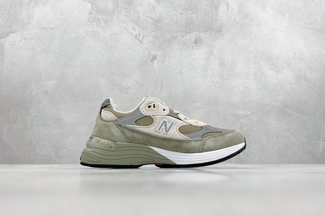 220  R New Balance 992 复古风格 M992WT