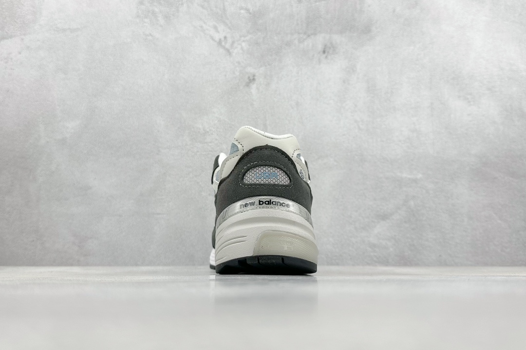 220  R New Balance 992 复古风格 M992BK