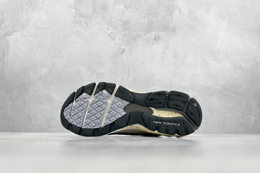 220  R版 New Balance 新百伦  复古休闲跑步鞋 M990GA3