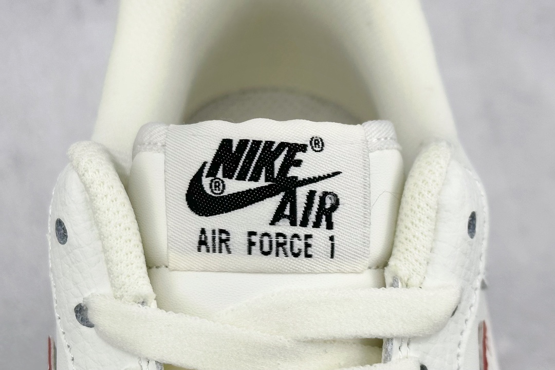 200 Nike Air Force 1 Low 07 米红高达 KK1256-658