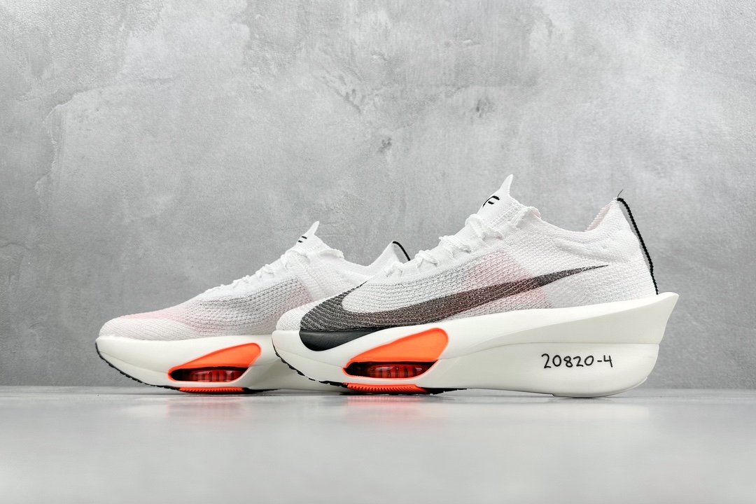 300 Nike Air Zoom Alphafly NEXT% 马拉松气垫跑鞋 FD8356-100