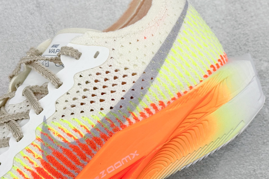 240 Nike ZoomX Vaporfly NEXT%3 减震马拉松跑步鞋  DV4129-101