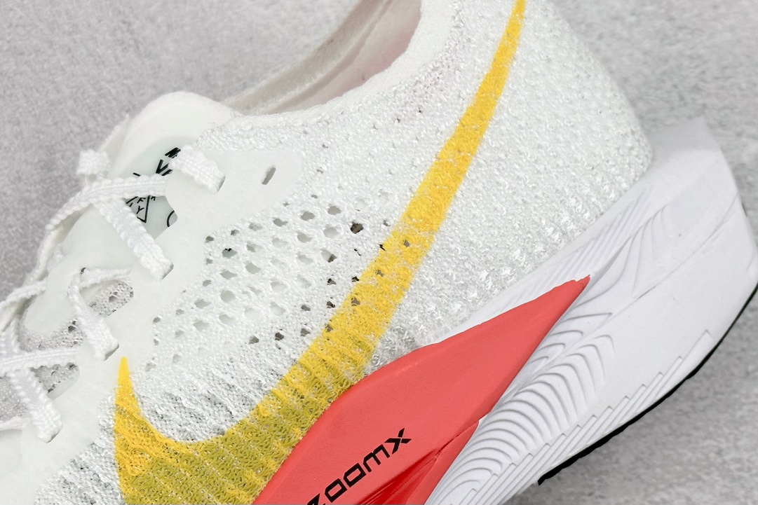 240 Nike ZoomX Vaporfly NEXT%3 减震马拉松跑步鞋 DV4129-500