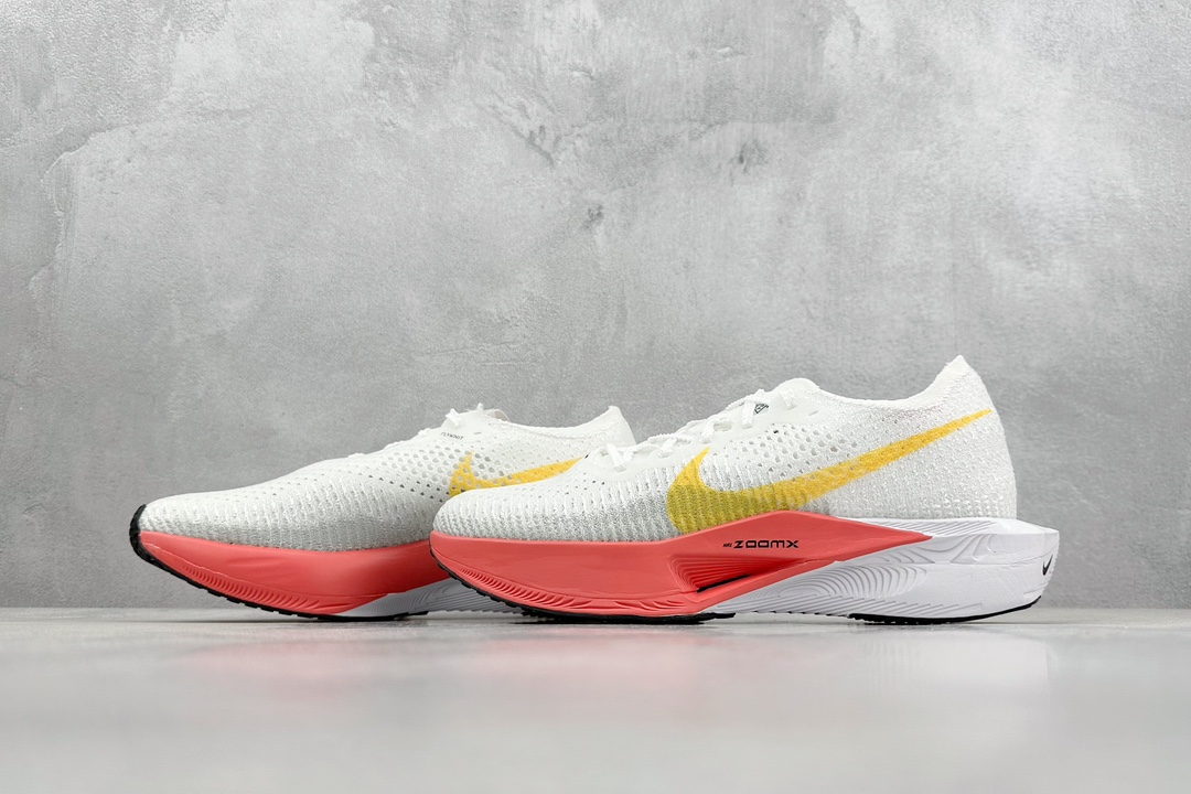 240 Nike ZoomX Vaporfly NEXT%3 减震马拉松跑步鞋 DV4129-500