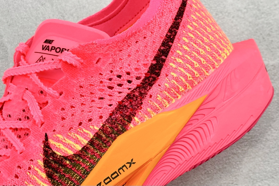 240 Nike ZoomX Vaporfly NEXT%3 减震马拉松跑步鞋  DV4129-400