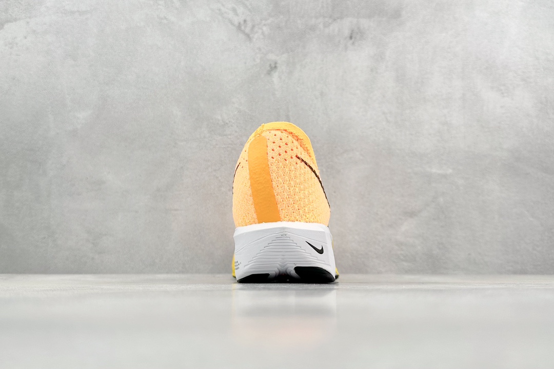 240 Nike ZoomX Vaporfly NEXT%3 减震马拉松跑步鞋 DV4129-800