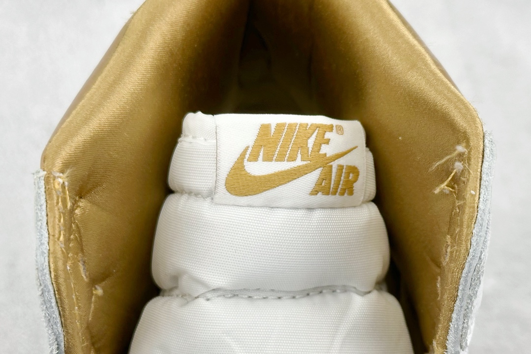 260 F版 Air Jordan 1 High OG ”Metallic Gold” AJ1 白金 高帮篮球鞋 FD2596-107