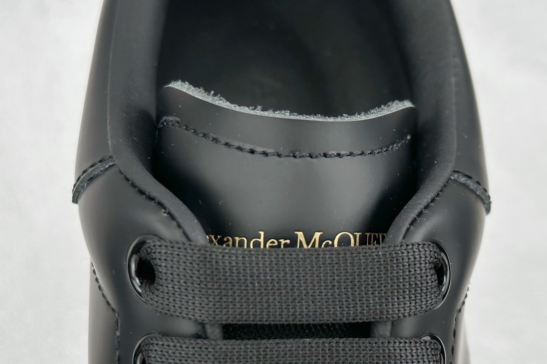 380 W版 顶级纯原 麦昆 低帮厚底板鞋 亚历山大·麦昆Alexander McQueen Oversized Sneakers 低帮时装厚底休闲运动小白板鞋