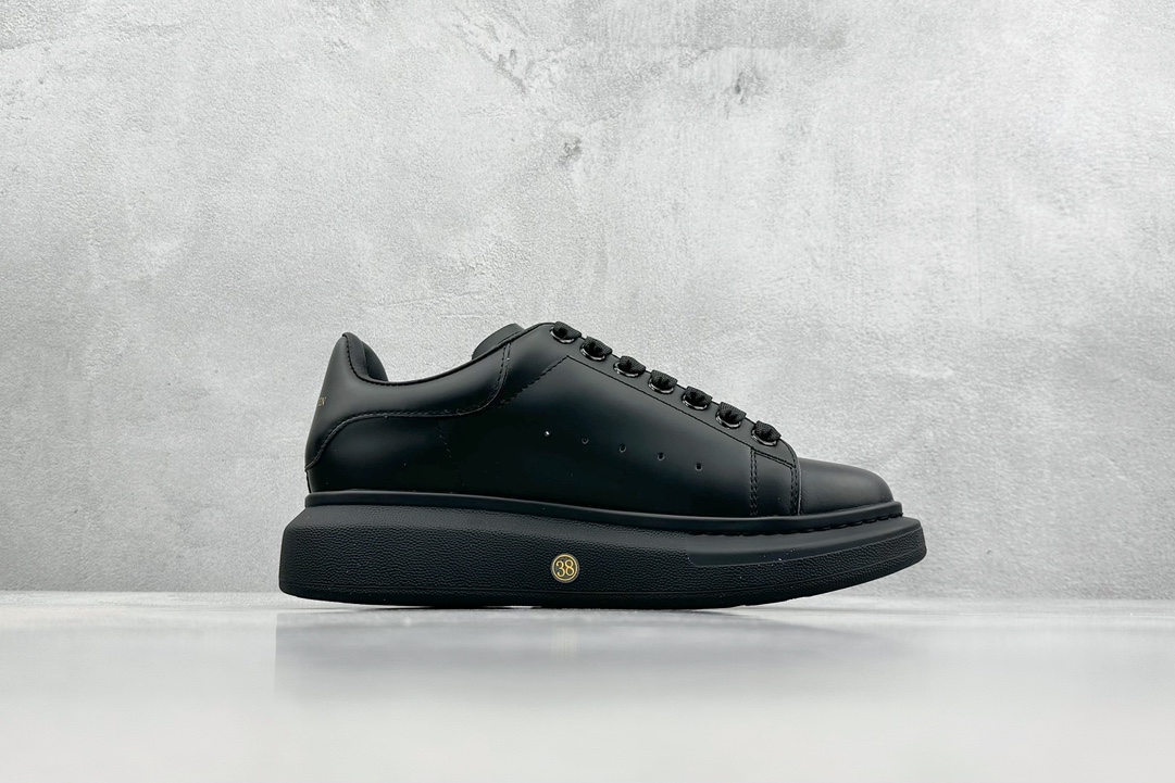 380 W版 顶级纯原 麦昆 低帮厚底板鞋 亚历山大·麦昆Alexander McQueen Oversized Sneakers 低帮时装厚底休闲运动小白板鞋