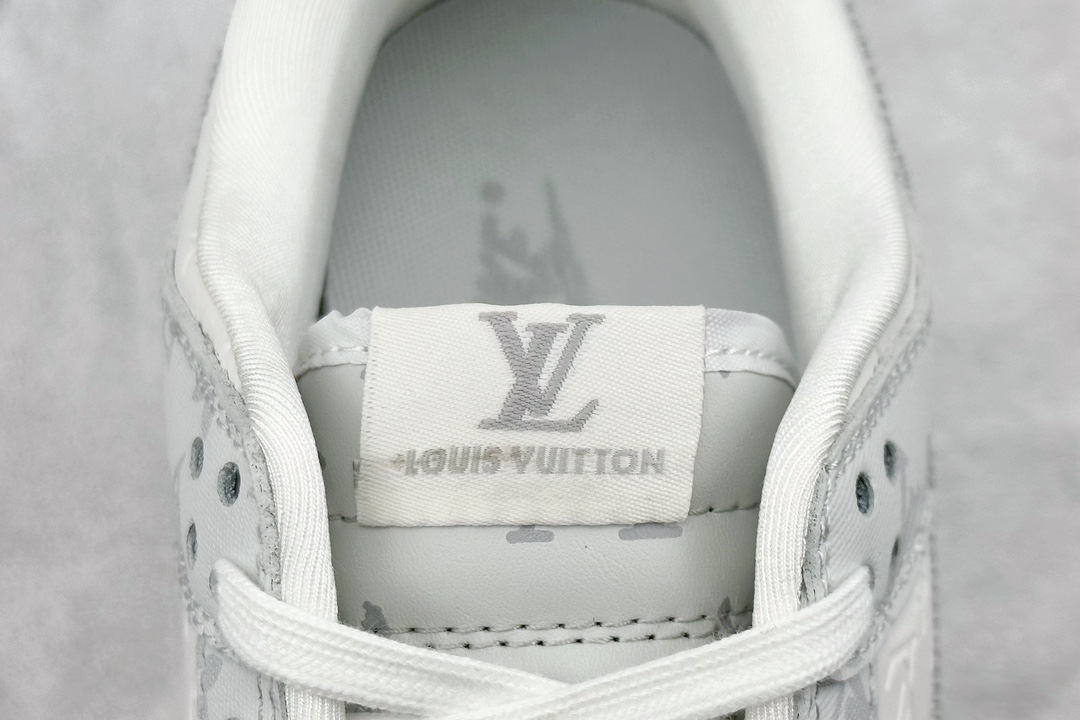 300 Nike SB Dunk Low x Louis Vuitton 水泥灰白印花 FC1688-183