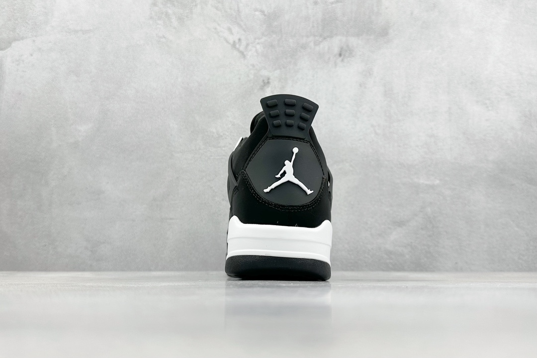 240 TNT Air Jordan 4 Retro ”黑白熊猫”  DH6927-110