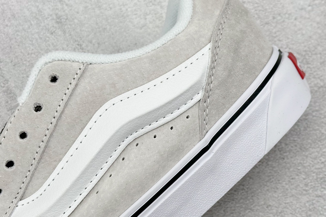 140  Vans Classics Knu Skool 米白黑线条